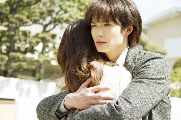 【写真を見る】長澤まさみと岡田将生が共演した『潔く柔く　きよくやわく』。真剣な表情にキュン！