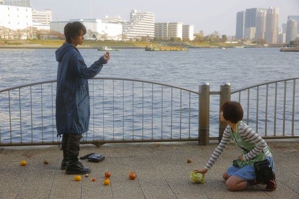 気まぐれに声をかけた女子高生と付き合い始めた秋(佐藤)。本気の恋に発展？