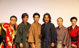 和装で東京国際映画祭の舞台挨拶に登場した、三谷幸喜監督、佐藤浩市、大泉洋、役所広司、小日向文世、鈴木京香