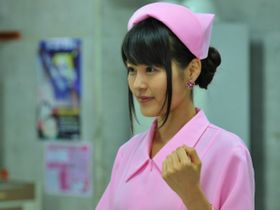 有村架純がピンクのビキニでお・も・て・な・し