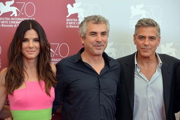 (写真左から)オスカー有力作『ゼロ・グラビティ』のサンドラ・ブロック、アルフォンソ・キュアロン監督、ジョージ・クルーニー
