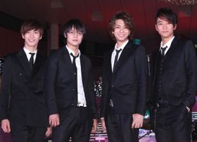 「CRUDE PLAY(クリュード・プレイ)」がスクリーンを飛び出して生ライブを披露！