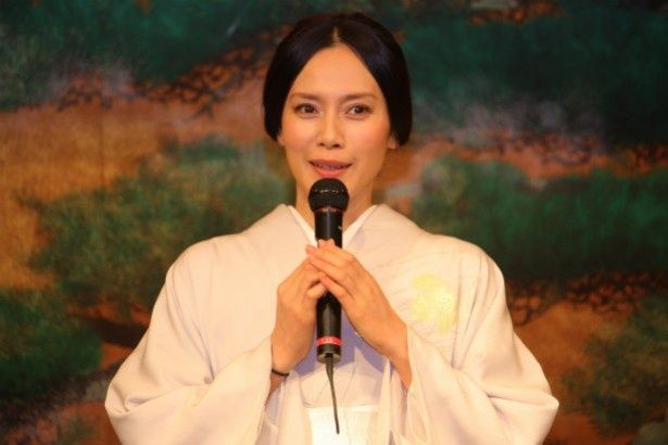 利休の妻・宗恩役の中谷美紀