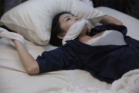 手を縛られ、さるぐつわをされた岩佐演じるフランチェス子。ほぼ強引に処女を奪われてしまうのか!?