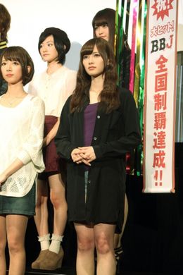 東京・TOHOシネマズ 六本木で行われた「劇場版『BAD BOYS J』最後に守るもの」の初日舞台あいさつに登場した乃木坂46の(前列左から)橋本奈々未、白石麻衣、(後列左から)生駒里奈、松村沙友理