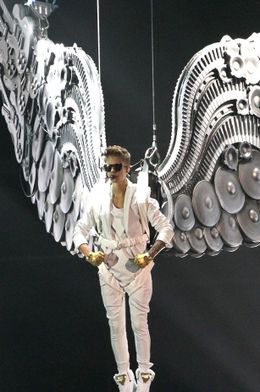 パーティがうるさすぎて警察から事情聴衆されたジャスティン