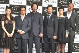 記者会見に登場した面々