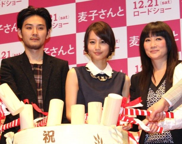 堀北真希と松田龍平、余貴美子が家族役で共演！