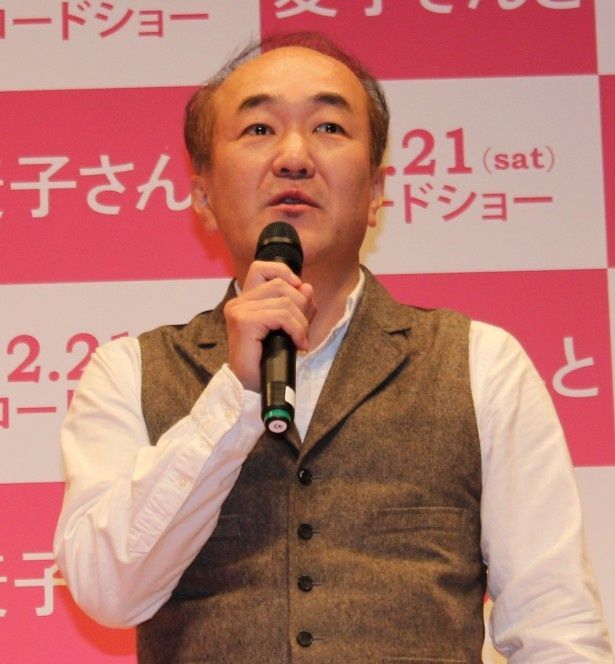 彩子の故郷に住む井本役の温水洋一