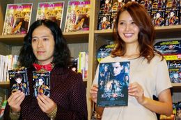 「エンダーのゲーム」新訳復刊発売イベントに登場したピースの又吉と加藤夏希