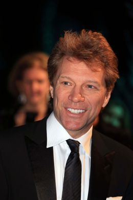 チャリティイベントでウィリアム王子をステージに上げてしまったボン・ジョヴィ！