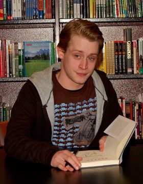 パリでのデートが目撃されたマコーレコー・カルキン