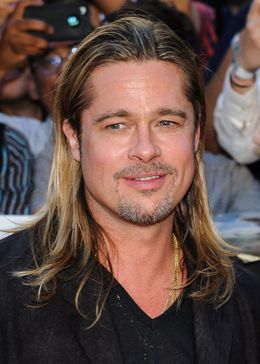 ブラピが約3億3000万円の戦闘機を購入！