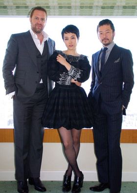 “悪”に対する意気込みを語った菊地凛子と浅野忠信、監督のカール・リンシュ