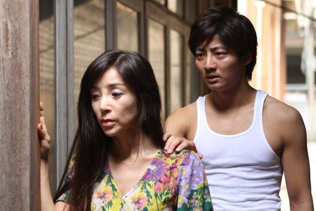 相手役のムエタイボクサーを演じたのは韓国人俳優のイ・テガン