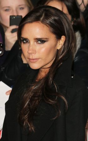 レディー・ガガにサインをもらって大興奮のヴィクトリア