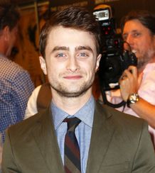 ワンレングスの長髪にイメチェンしたダニエル・ラドクリフ。こちらはエクステをつけていない状態