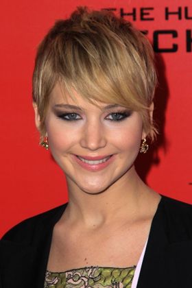 ホテルのベッドの下に隠したとんでもないものが発見されてしまったジェニファー