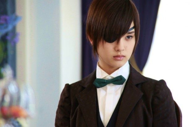 剛力彩芽が演じた男装の令嬢・幻蜂清玄(汐璃)は、壮絶な過去を持つ