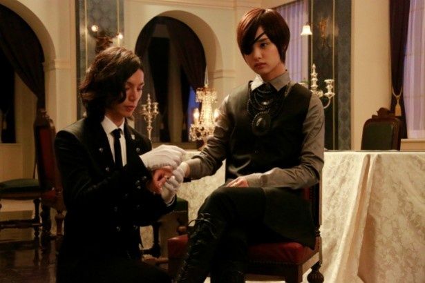 清玄(汐璃)が、セバスチャン(水嶋ヒロ)と命懸けの契約をし、2人で難事件に挑む
