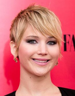 ロングヘアをバッサリショートに切ったジェニファー・ローレンス