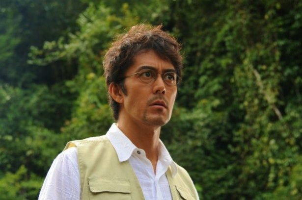 阿部寛演じる、騙されやすい天才物理学者・上田次郎