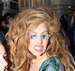 ラジー賞最低助演女優賞の候補になったガガ。むしろ喜びそう？