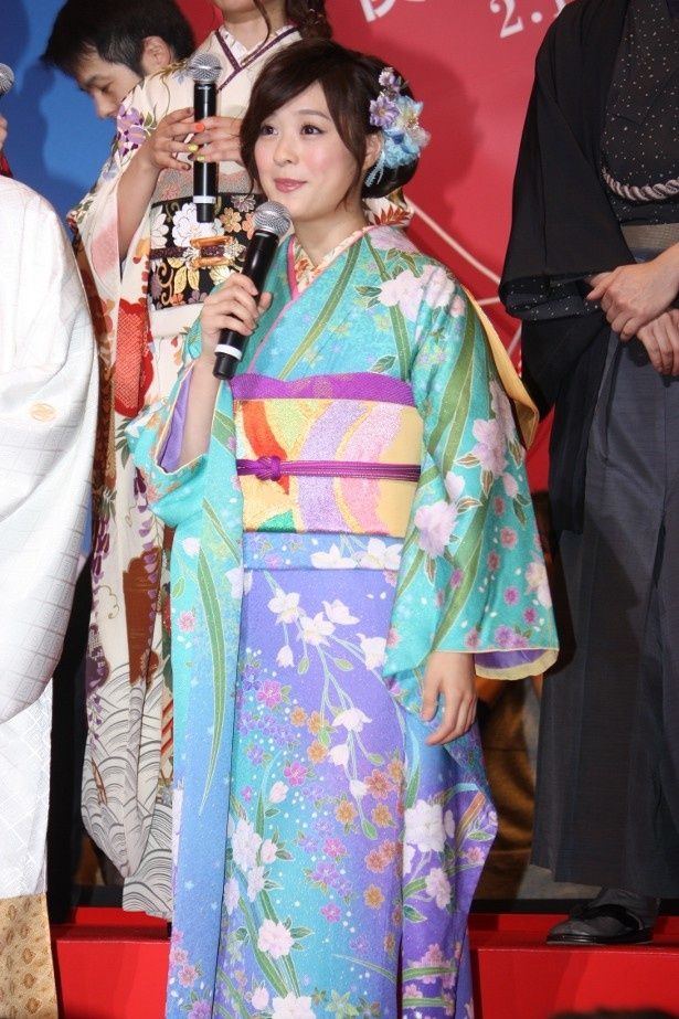 【写真を見る】艶やかな晴れ着で登場した北乃きい
