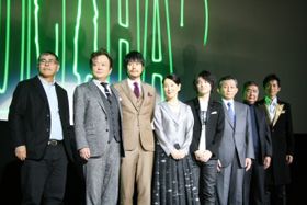 舞台挨拶に登場したキャスト＆スタッフ（左から）小村敏明監督、大和田伸也、松山ケンイチ、吉永小百合、吉岡秀隆、観世清河寿、森下孝三エグゼクティブ・プロデューサー、藤原道山