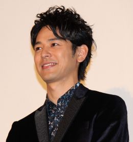 『ジャッジ！』初日に妻夫木聡が晴れやかな笑顔！