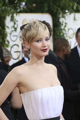 GG賞授賞式で着ていたドレスが話題になり、ツイッターが炎上したジェニファー・ローレンス