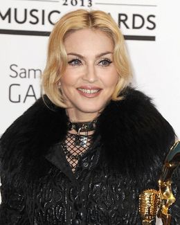 遊びすぎて松葉杖生活のマドンナ