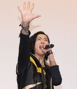 初日の喜びを爆発させた竜星涼