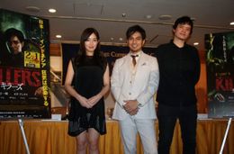 映画「KILLERS/キラーズ」の日本外国特派員協会上映会イベントに登壇した(右から)高梨臨、北村一輝、ティモ・ジャヤント監督