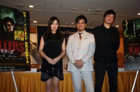映画「KILLERS/キラーズ」の日本外国特派員協会上映会イベントに登壇した(右から)高梨臨、北村一輝、ティモ・ジャヤント監督