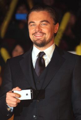 ケータイで写真を撮りまくっていたレオナルド・ディカプリオ