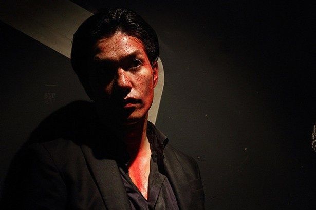 北村一輝は、残虐なシリアルキラー・野村を強烈なインパクトで演じる