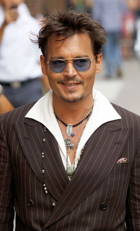 ジョニデがアンバーに送った指輪は推定1千万円？