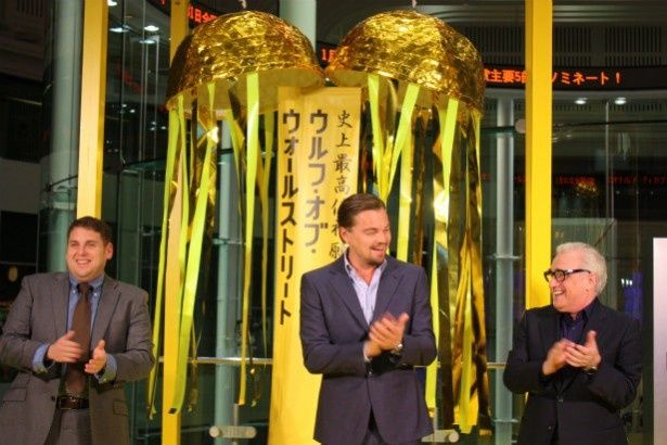 【写真を見る】くす玉を割り、大喜びするレオたち
