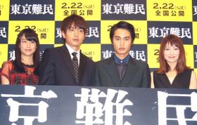 舞台あいさつに登場した中村蒼ら