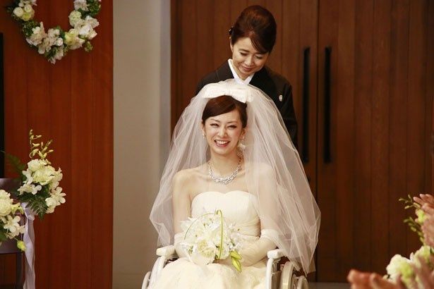 つかさと雅己は念願叶って結婚。北川のウェディングドレス姿が美しい！