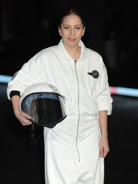 ガガ様、宇宙旅行のチケットをオークションに！