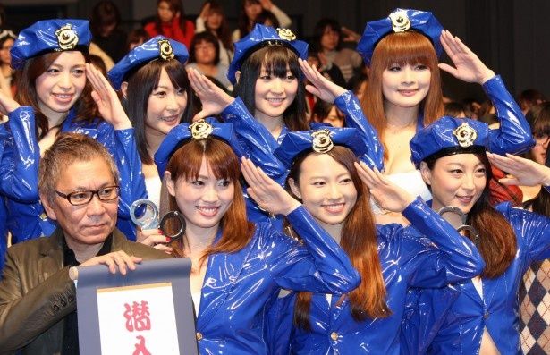 【写真を見る】ミニスカポリスならぬ、ミニスカモグポリスも登場！『土竜の唄 潜入捜査官 REIJI』トークイベントが開催