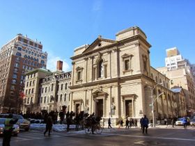 現地時間7日正午、多くの報道陣が見守る中、マンハッタンの教会でフィリップ・シーモア・ホフマンの葬儀が行われた