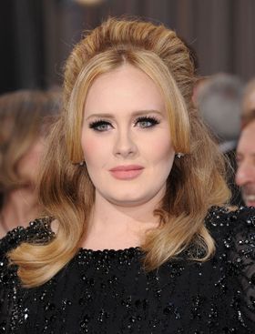 13年は作品を発表していないにもかかわらず、年収50億円！