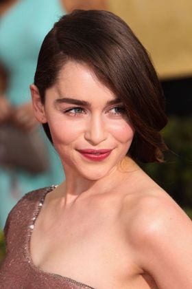 理想的な女性の1位に選ばれた女優のエミリア・クラーク