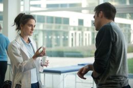 怪我のリハビリ中のライアン(クリス・パイン)に、研修医のキャシー(キーラ・ナイトレイ)が声をかけたことから恋に発展！