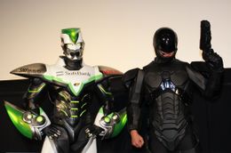 ワイルドタイガーとロボコップが新宿に降臨！