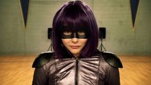 『キック・アス ジャスティス・フォーエバー』でヒット・ガールに扮しているクロエ・グレース・モレッツ