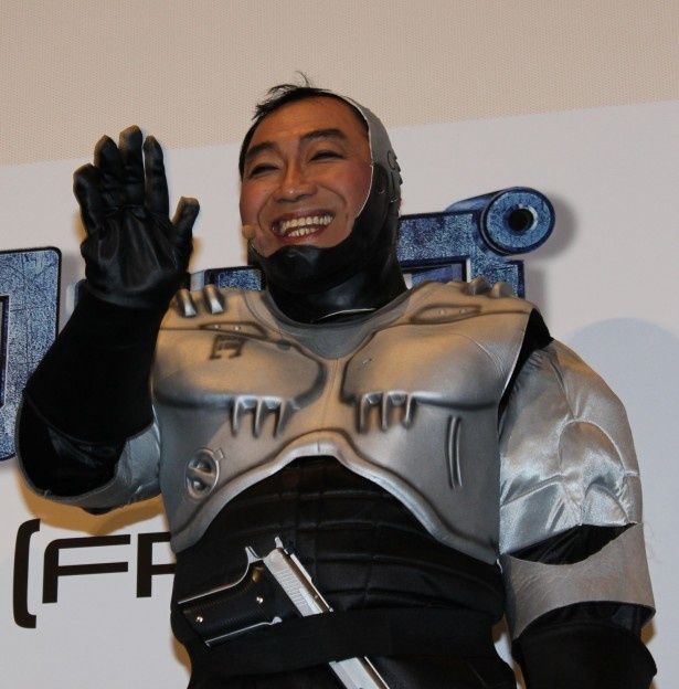 ロボコップが大好き！と笑顔のコロッケ